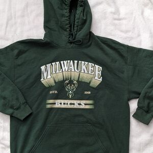 Milwaukee Bucks NBA Hoodie Men’s L Heavyweight Cotton Logo Pocket Green EUC